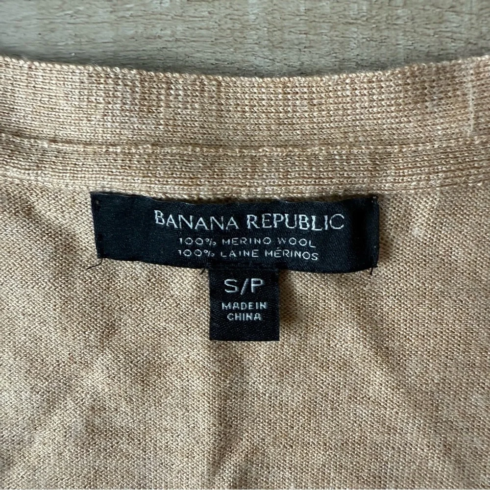 Banana Republic beige merino wool v neck cardigan - Small - Picture 3 of 4